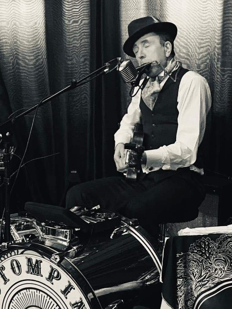 Stompin Thompson performing
